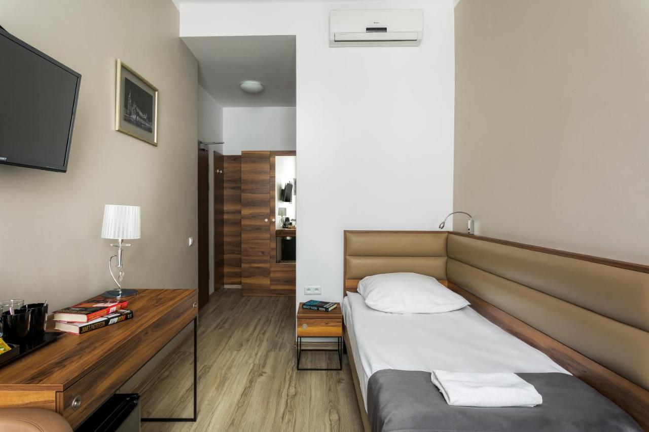 G12 Aparthotel Krasków Εξωτερικό φωτογραφία