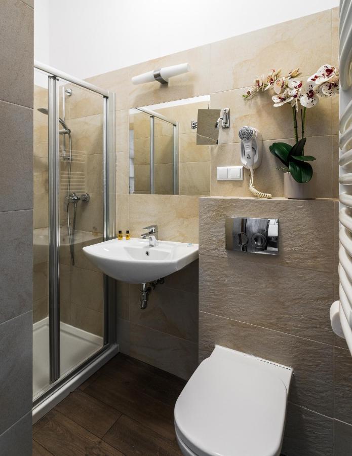 G12 Aparthotel Krasków Εξωτερικό φωτογραφία