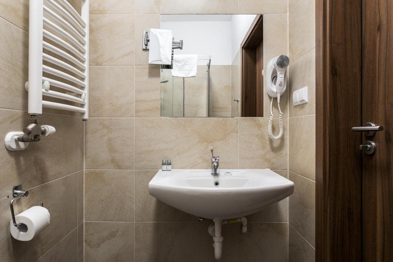 G12 Aparthotel Krasków Εξωτερικό φωτογραφία